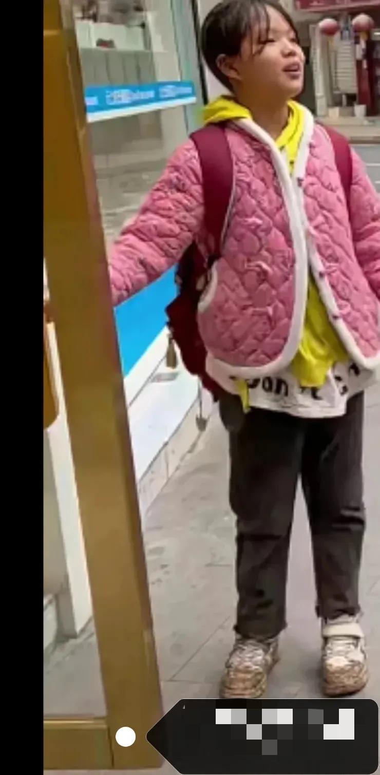 太可怜人，苦命的女娃，从小父母意外离世，跟爷爷奶奶生活，奶奶84岁了，没过过生日