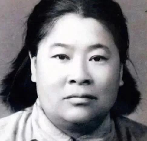 1933年，许世友听说部队有一位出身武当的女侠，就要上前切磋一番，看看到底是武当
