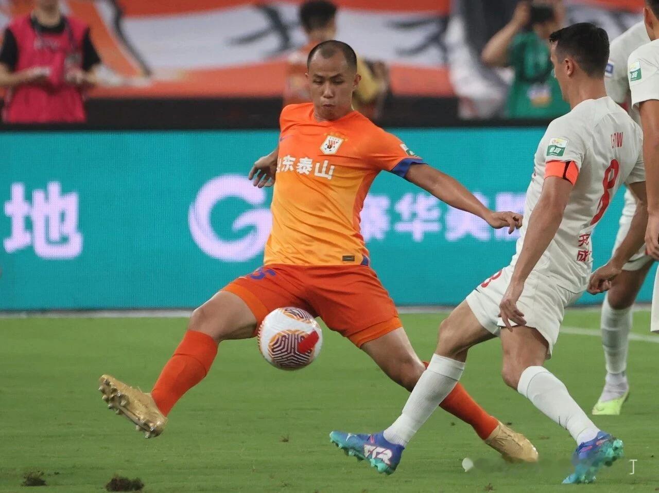 热身赛收官，一场闭门的训练赛，泰山又输了个2:9，看鲁媒记者的反应看，场面应该有