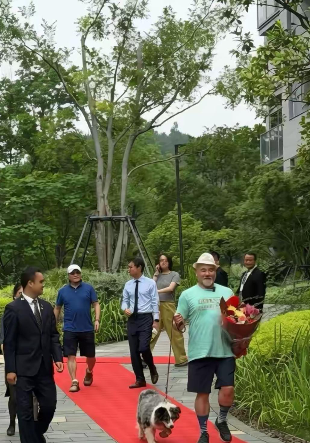 赵文瑄，挺着大肚子搬新家了。他在宁波已经定居多年，原来住的大别墅，现在买的大平层