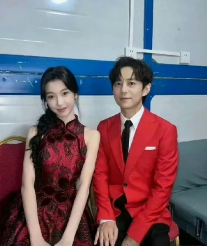 看见他的手生图，真切地感受到何老师老了​​​