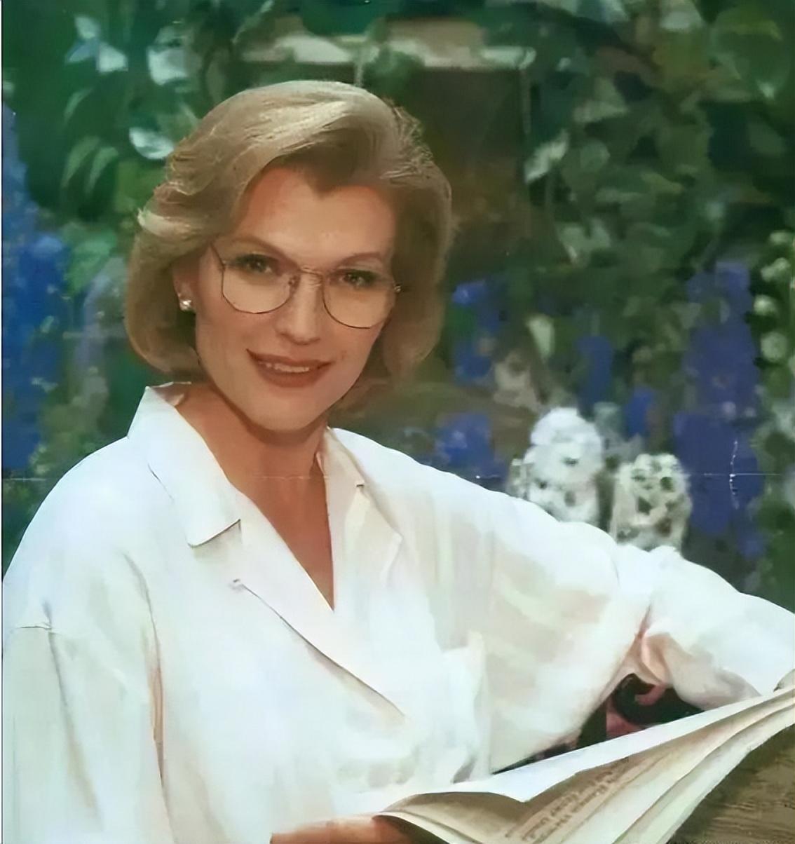 马斯克长得不像他母亲，但性格应该是像他母亲的。活力无限，有追求有目标，活得潇洒。