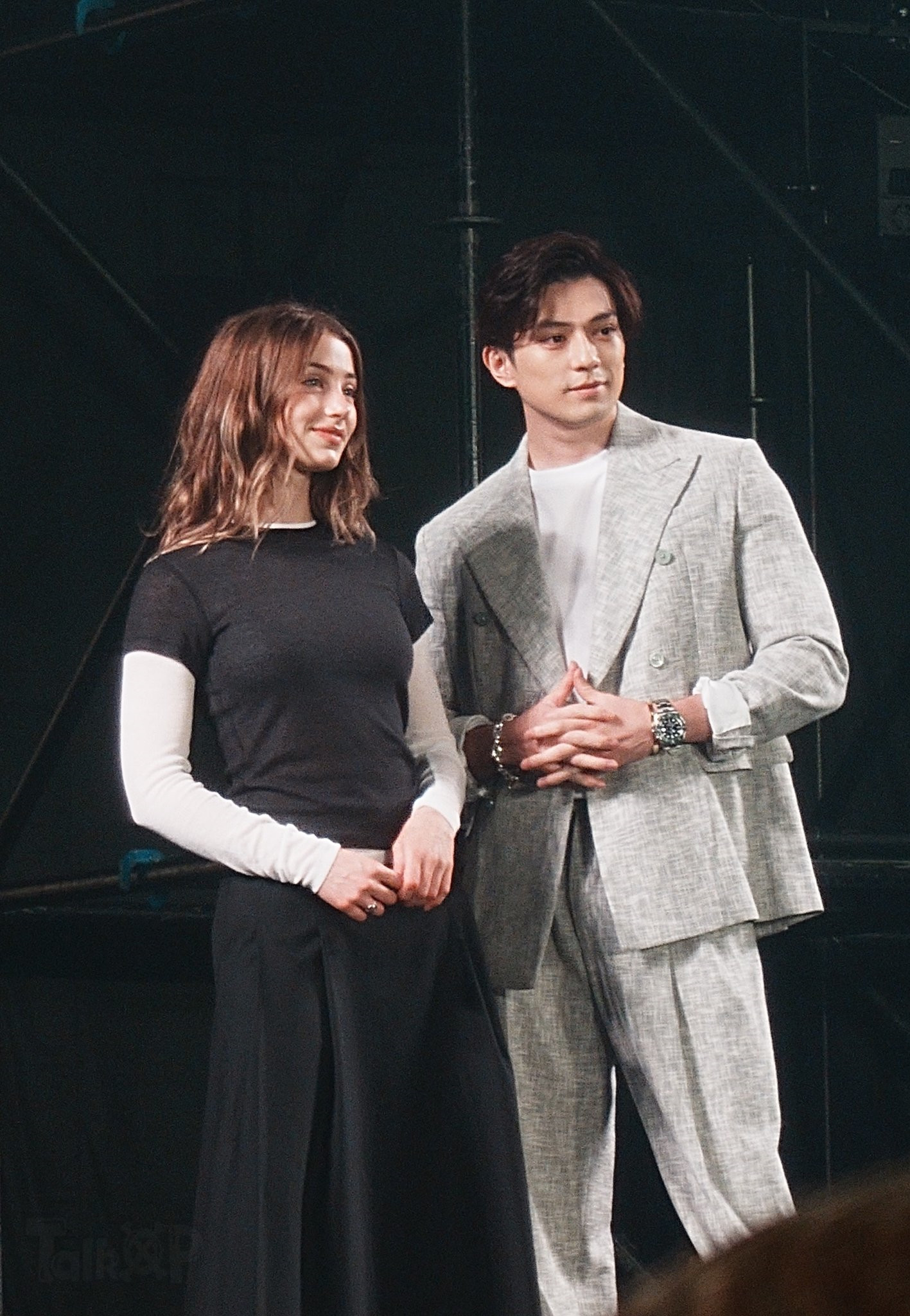 大阪动漫展在海贼王真人版索隆、娜美演员新田真剑佑、艾米莉带领下进行「戴草帽人数最