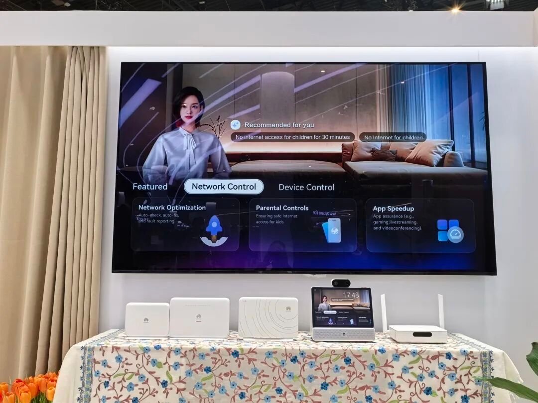 【华为发布业界首款Wi-Fi7三频FTTR全光家庭解决方案：全屋30