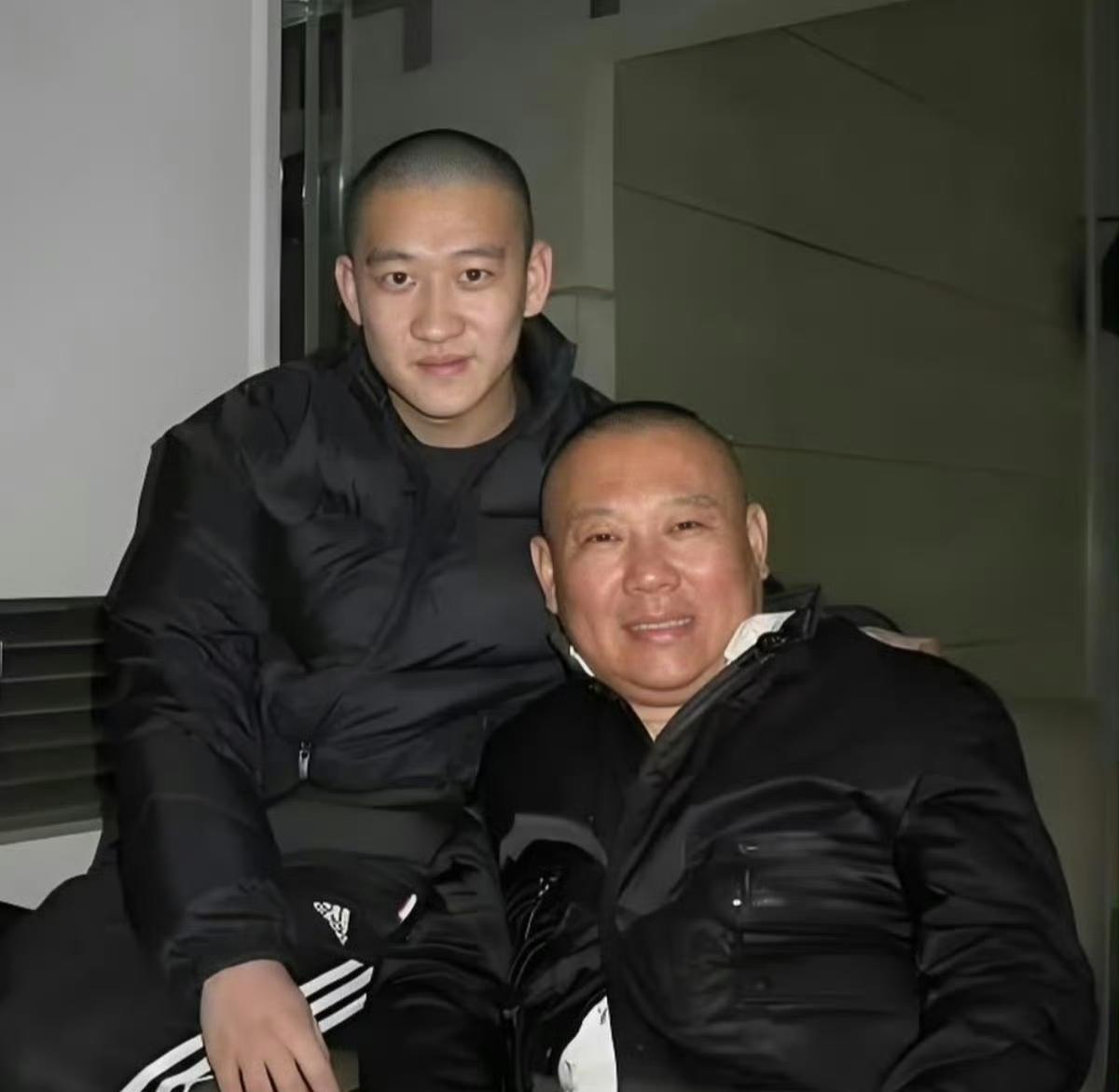 西贝这个公关让我想起曾经郭德纲和曹云金的两篇小作文现在再看，曹云金那篇6000