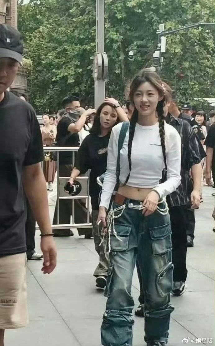 我的老天奶，现实中的痞幼竟然长这样，乍一看还以为是哪个明星呢。​​​