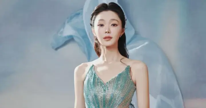 宋轶‘白开水妆’惊艳蜕变！亮片鱼尾裙展现曼妙身材