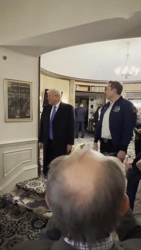 马斯克又被特朗普邀请做客海湖庄园，这是重回巅峰时刻啦！近日马斯克又去海湖庄园了，