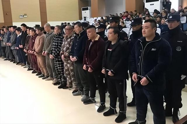 中国扫黑非要等十年才动手，是巧合，还是另有讲究？很多人看到扫黑除恶的重磅行