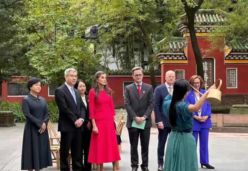 作为曾经“无敌舰队”的后代，西班牙这次可真是赚足了好处！熊猫不仅跟西班牙续签