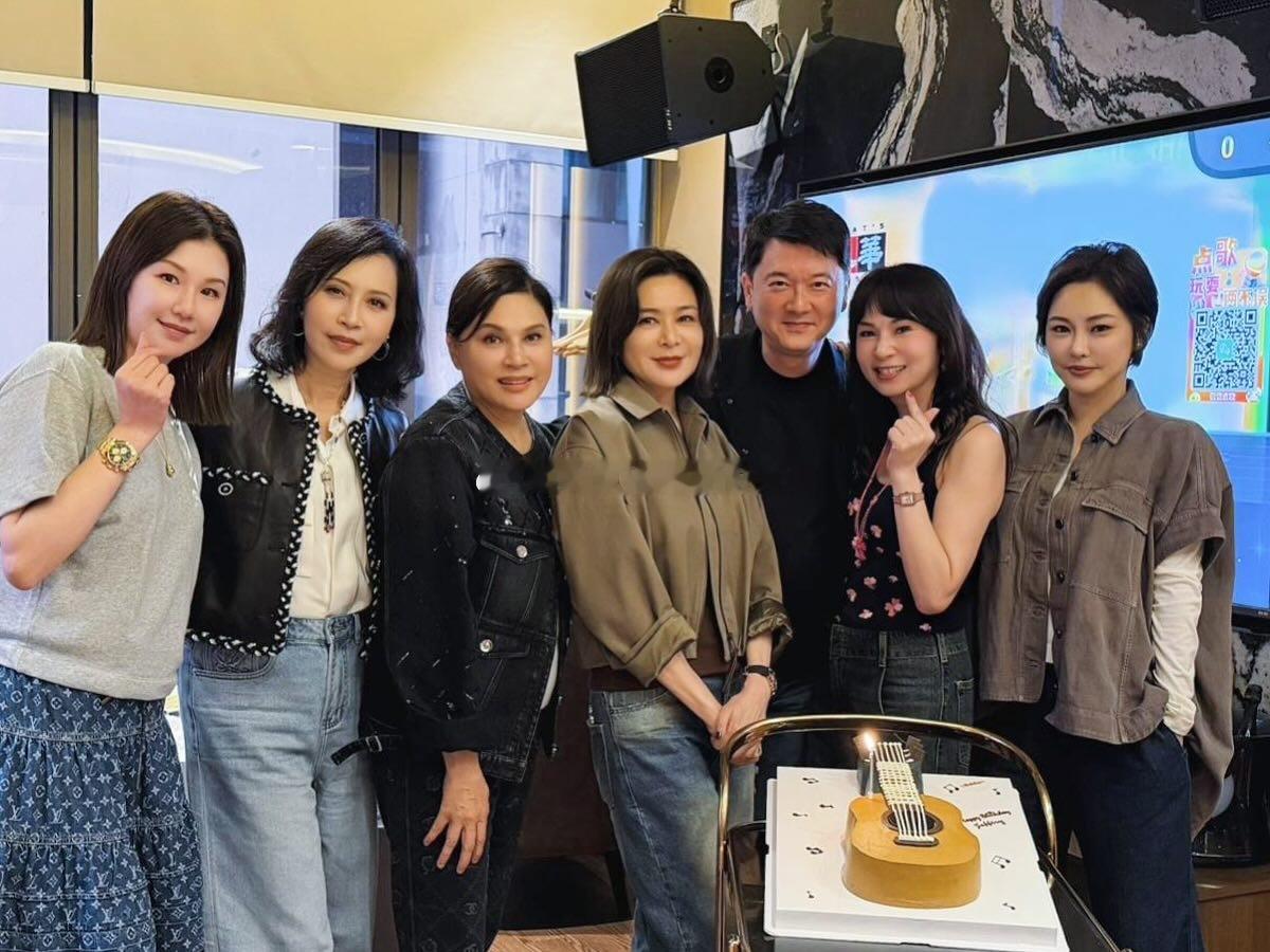 63岁关之琳参加好友的生日会​​​