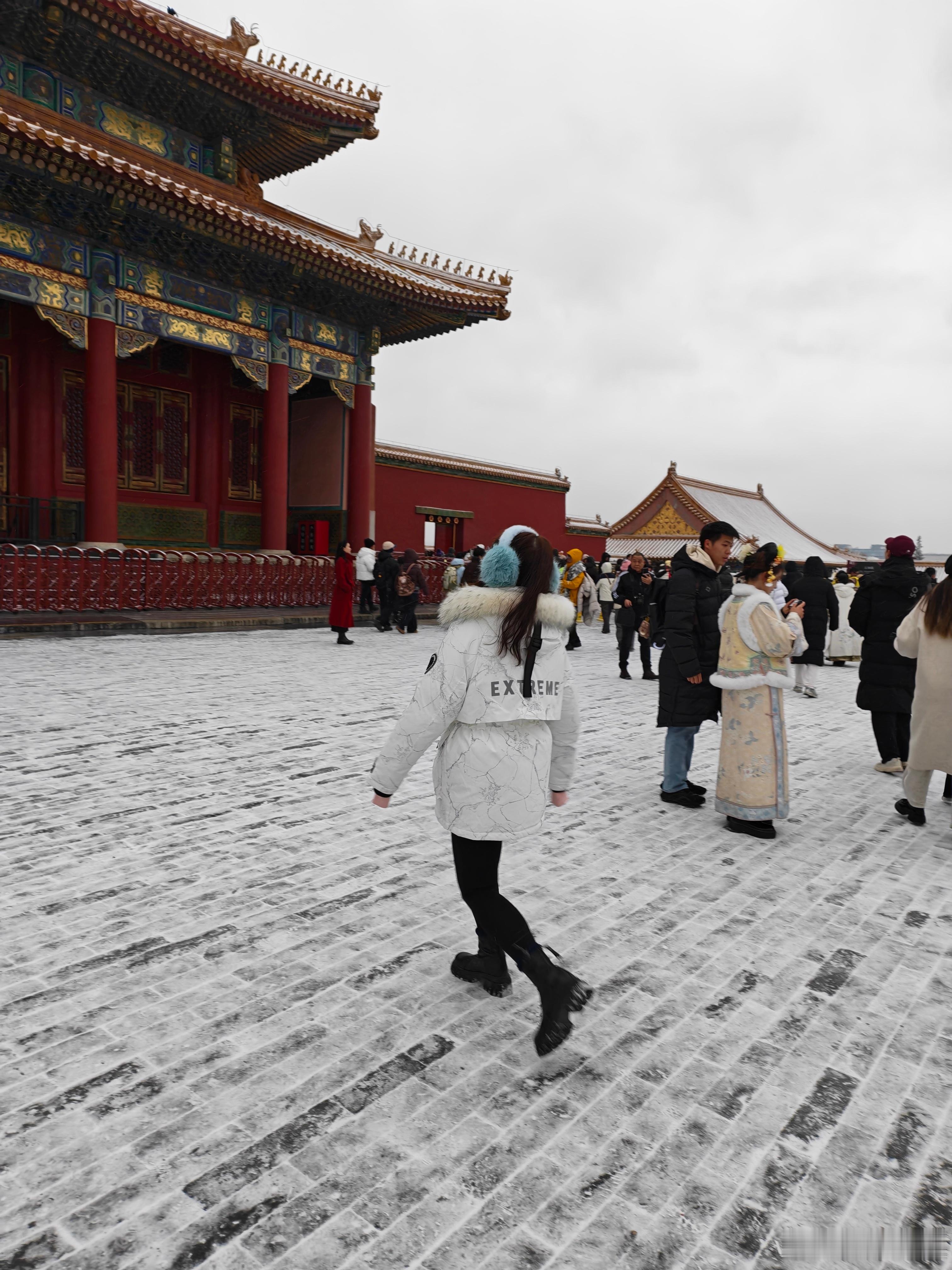 一下雪怎么到处都是波司登今天北京下雪了，前几天就约好了故宫的门票，打算溜达溜达拍