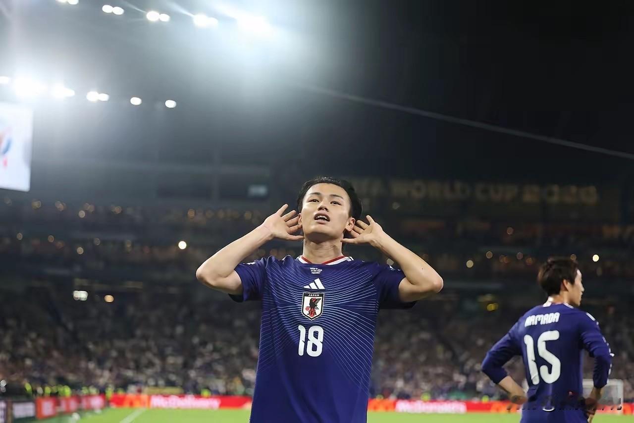 看着日本队4-0战胜突尼斯，内心五味杂陈！客观地说，日本队的传控已经达到了世