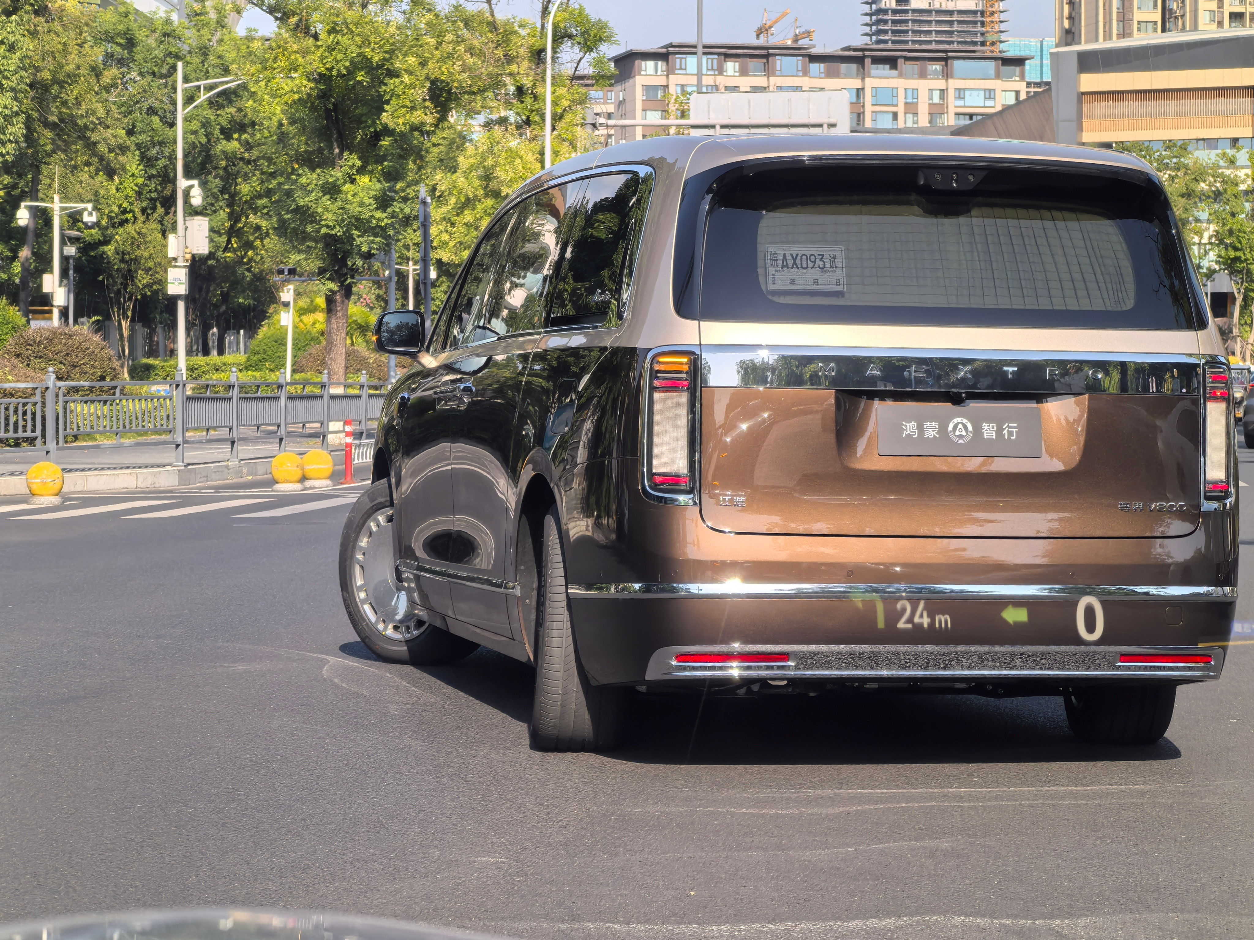 鸿蒙智行尊界MPV将于8月5日上市尊界V800、尊界V680双旗舰，记得V80
