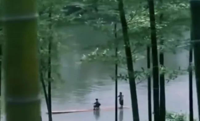 李双江版的《红星照我去战斗》无人超越小编刷到了很多歌唱家或歌手翻唱歌曲《红星照