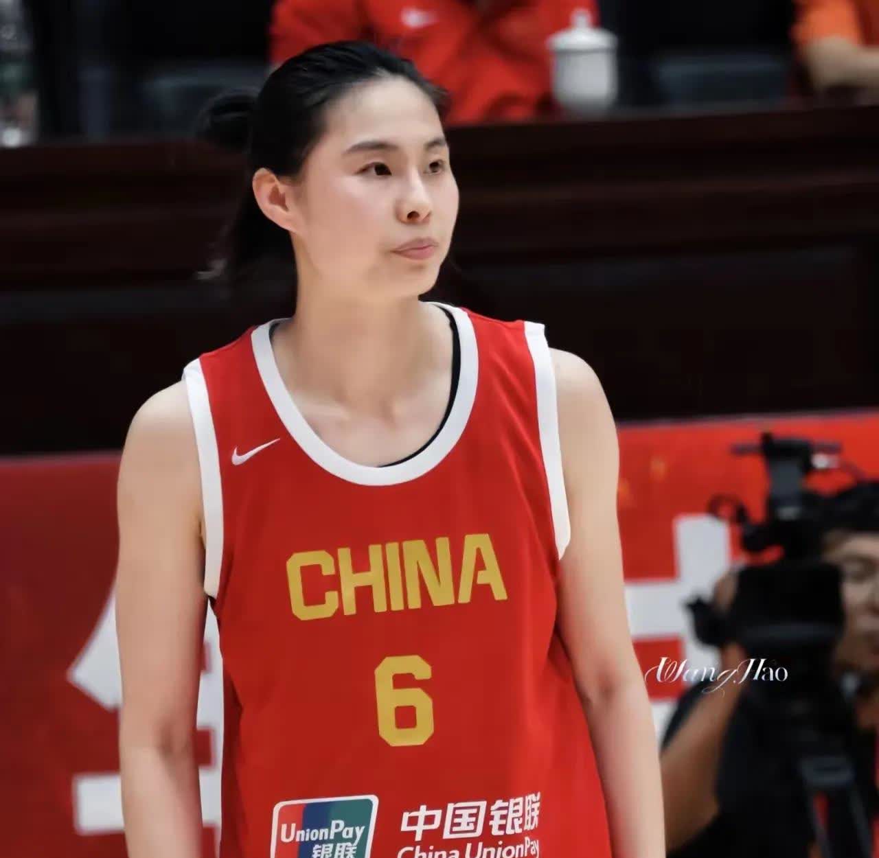 王思雨和张子予到底是什么关系这么给你说吧，张子予的母亲是于瑛于瑛是王