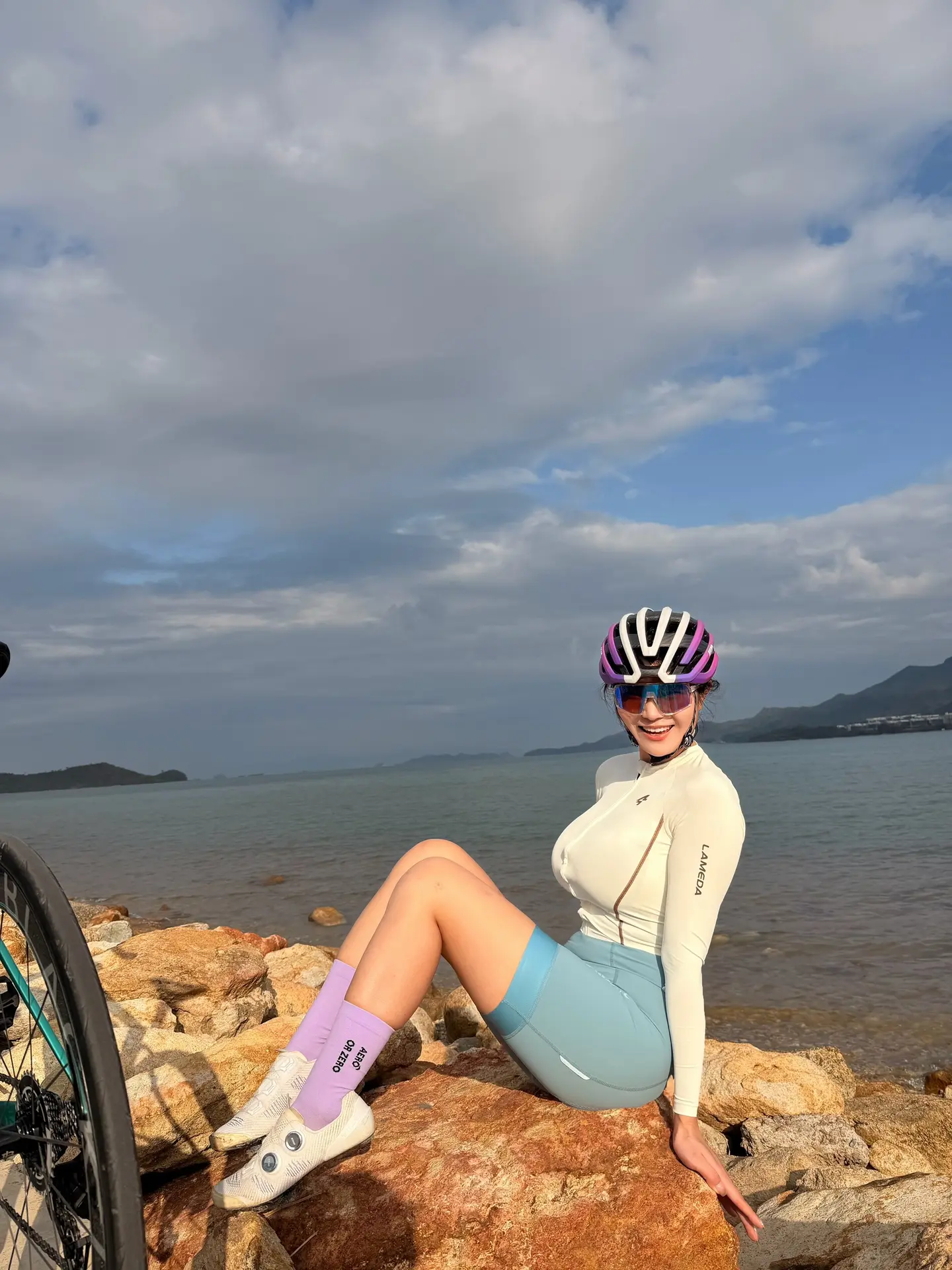 身材太好了吧😍😝。  骑行服穿搭无不良引导