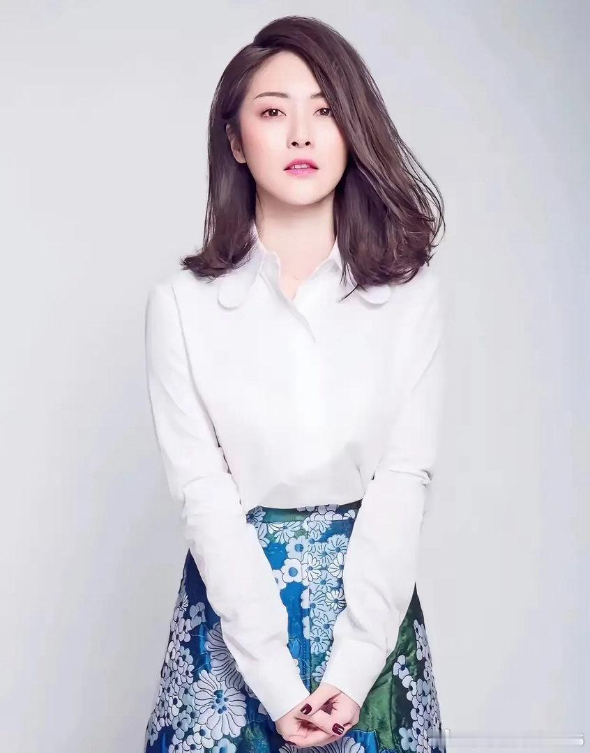 又一著名演员炒股破产。不久前就有一位网络大V声称不再炒股清空账户。看来逃离股市的