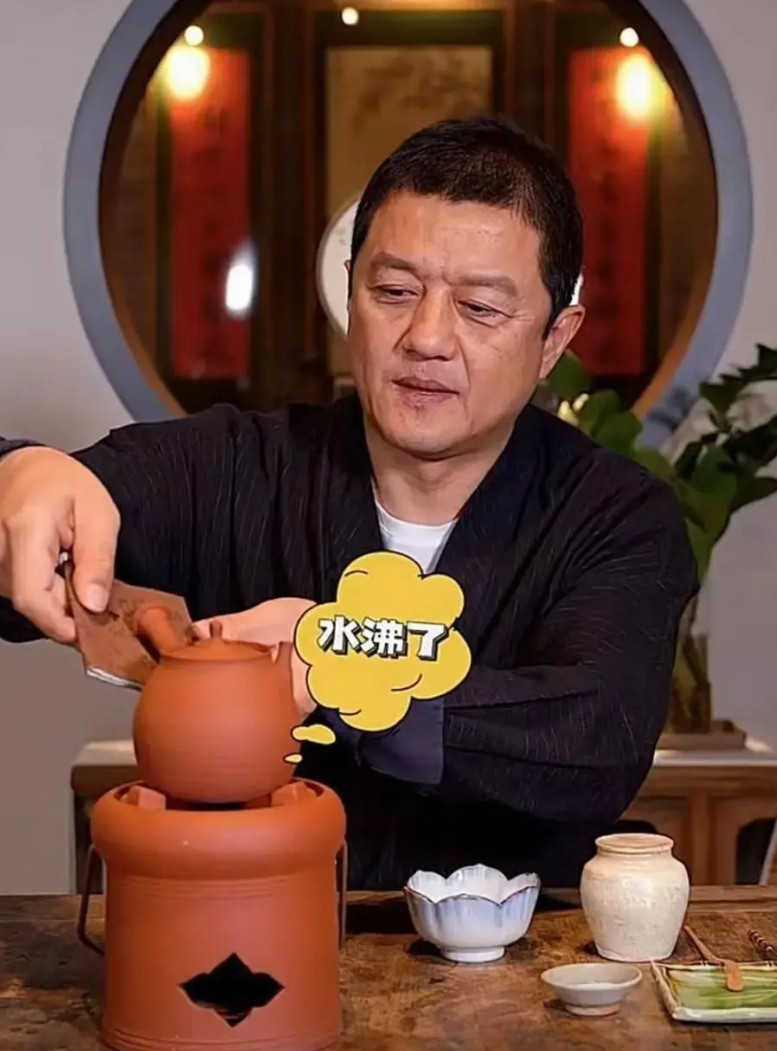 我宣布，现在全网最后悔的男人，就是李亚鹏。他后悔的，不是放弃了天后王菲，也不