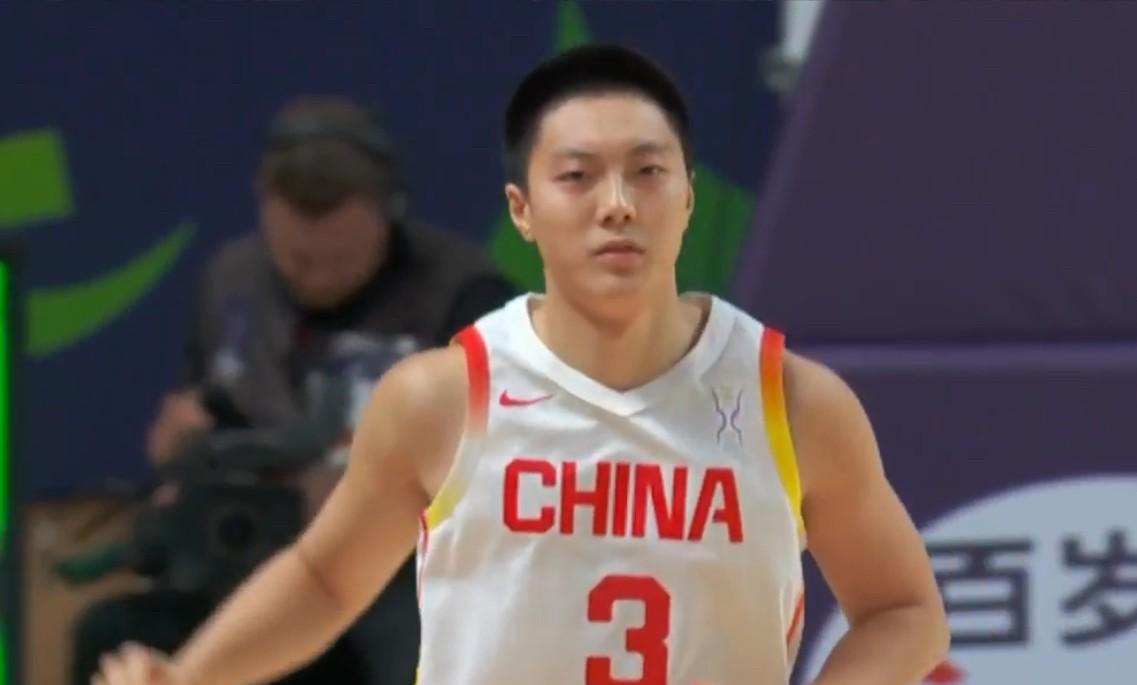 胡明轩爆发了！最起码打的比上一场好多了。球员不能一场论，还是得多鼓励。我们知道胡