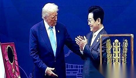 有时候不得不说，在送礼这门学问上，韩国人真是把日本人拿捏得死死的。高市早苗送了