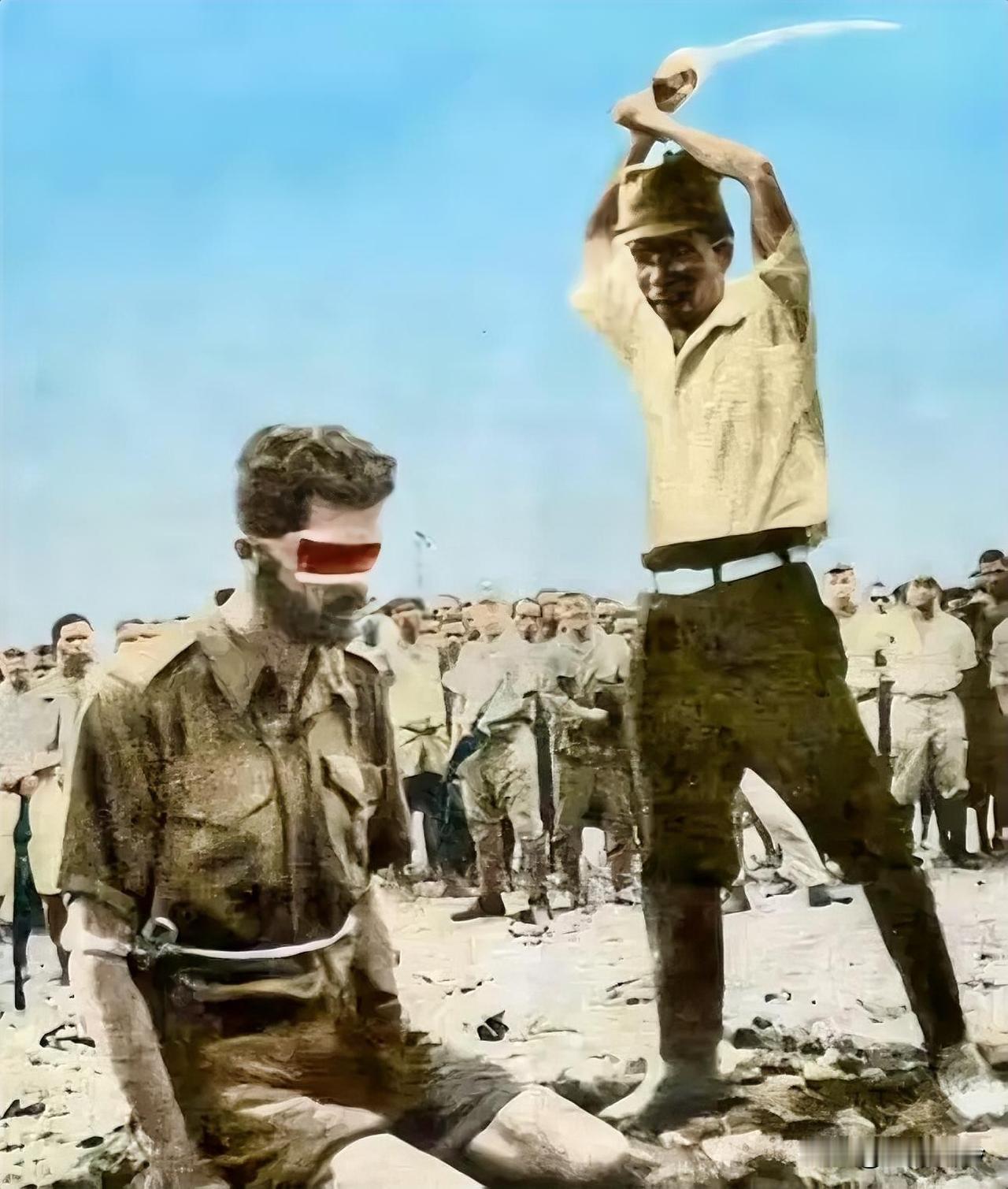 二战期间，一个日本人砍下一个澳洲男人的脑袋，结果，就因为这张照片，近20万日本兵