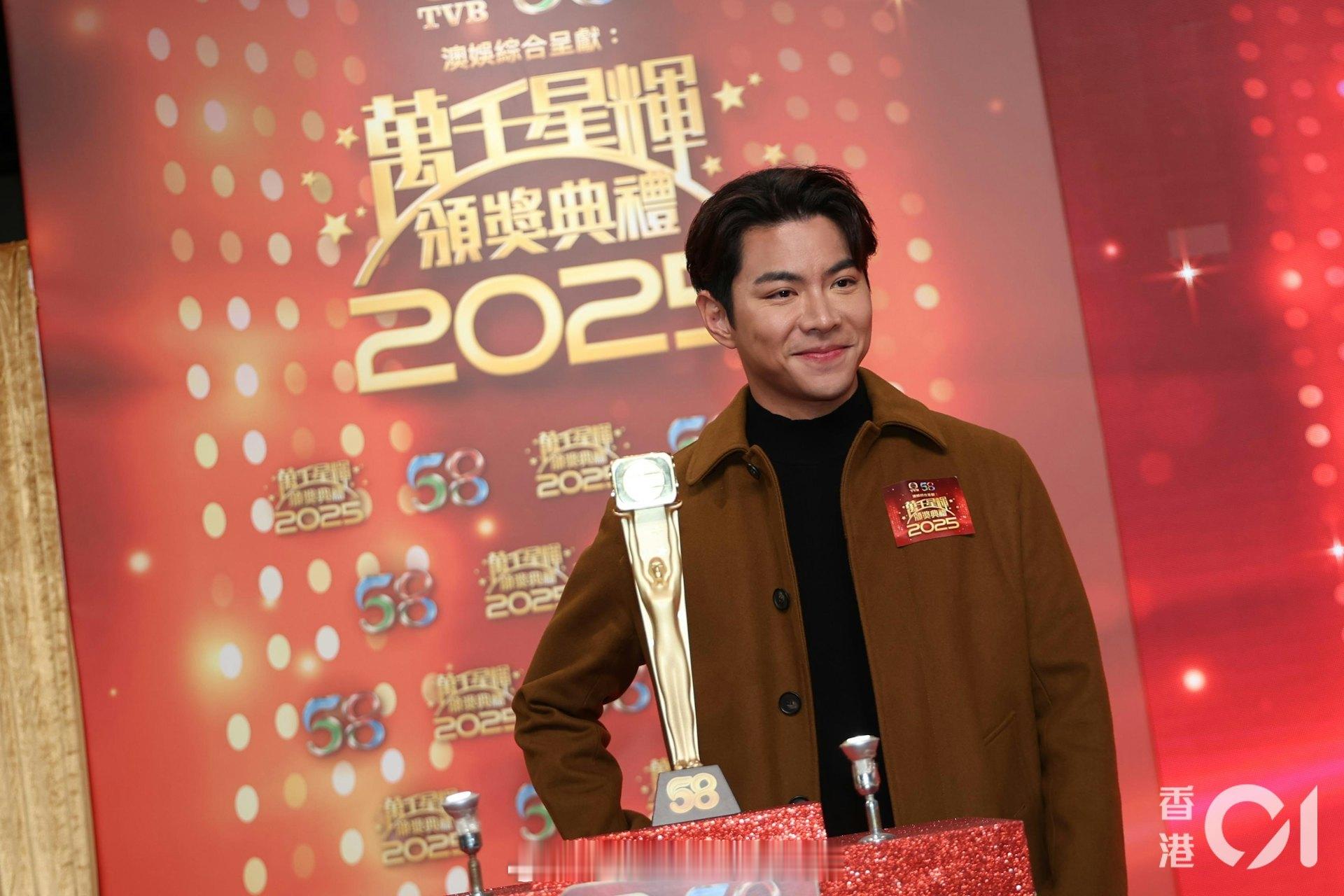 香港01：万千星辉2025｜罗天宇失落男配角　先天缺陷没自信蜕变女神收割机《万千