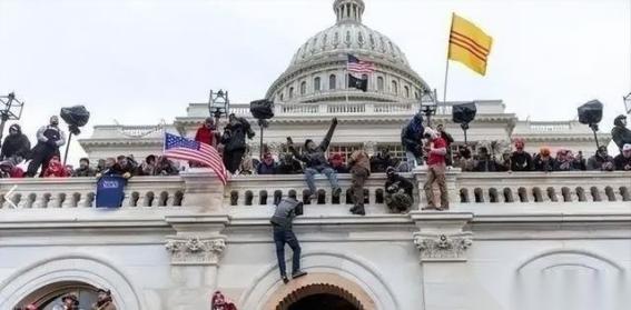 美国为何不担心自己国家发生革命？因为说白了，美国政府是真杀人，华尔街闹事的带头人