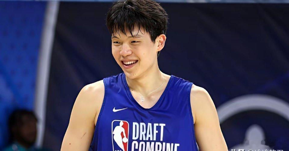 杨瀚森今年多了两笔总计80万美元的额外收入，联盟的福利还是挺好的。杨瀚森作为新秀