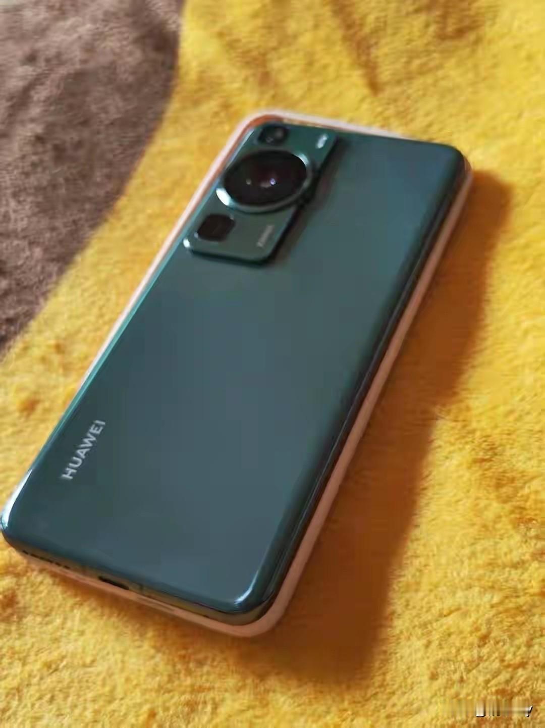 11月2日，四川乘客钟先生打了一辆网约车，路程有5公里的距离，钟先生上车后就把手