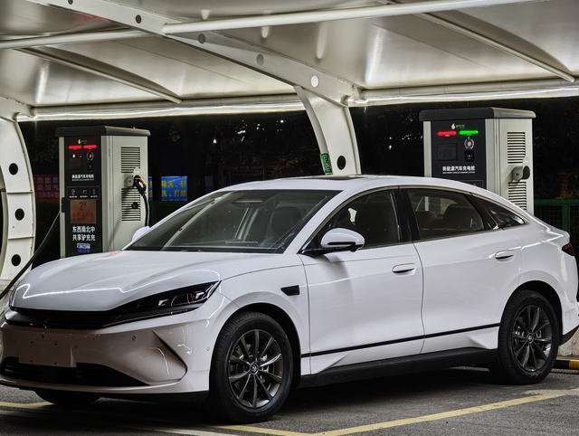 8年凌渡GTS换秦LEV，差距不止一点开了8年的凌渡GTS，2.0T+7DSG