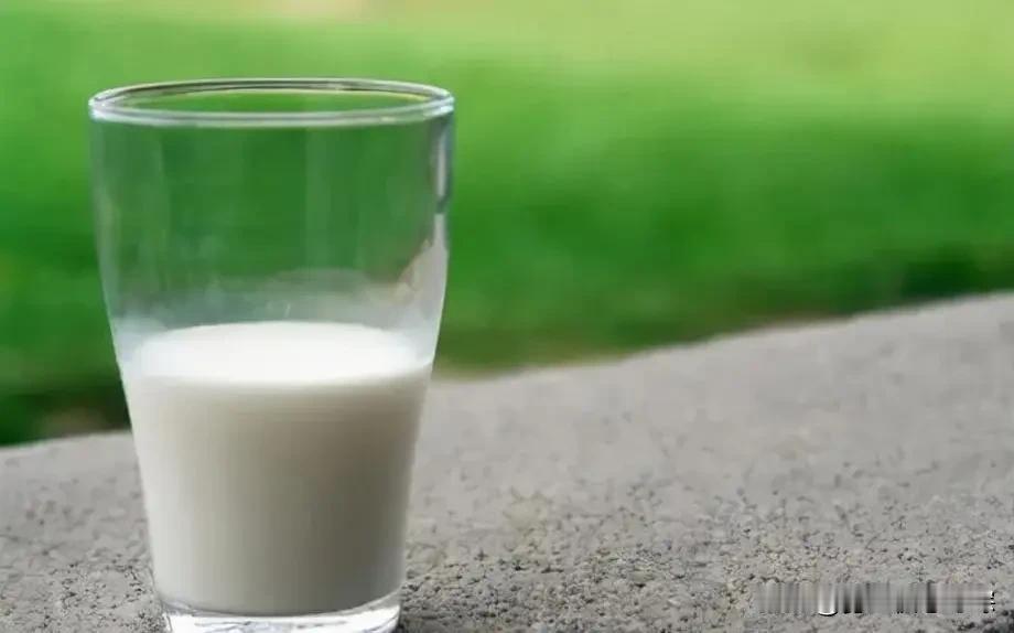 牛奶、酸奶、奶粉，哪种对老年人最好？家有老人的别买错！随着年龄增长，老年人钙