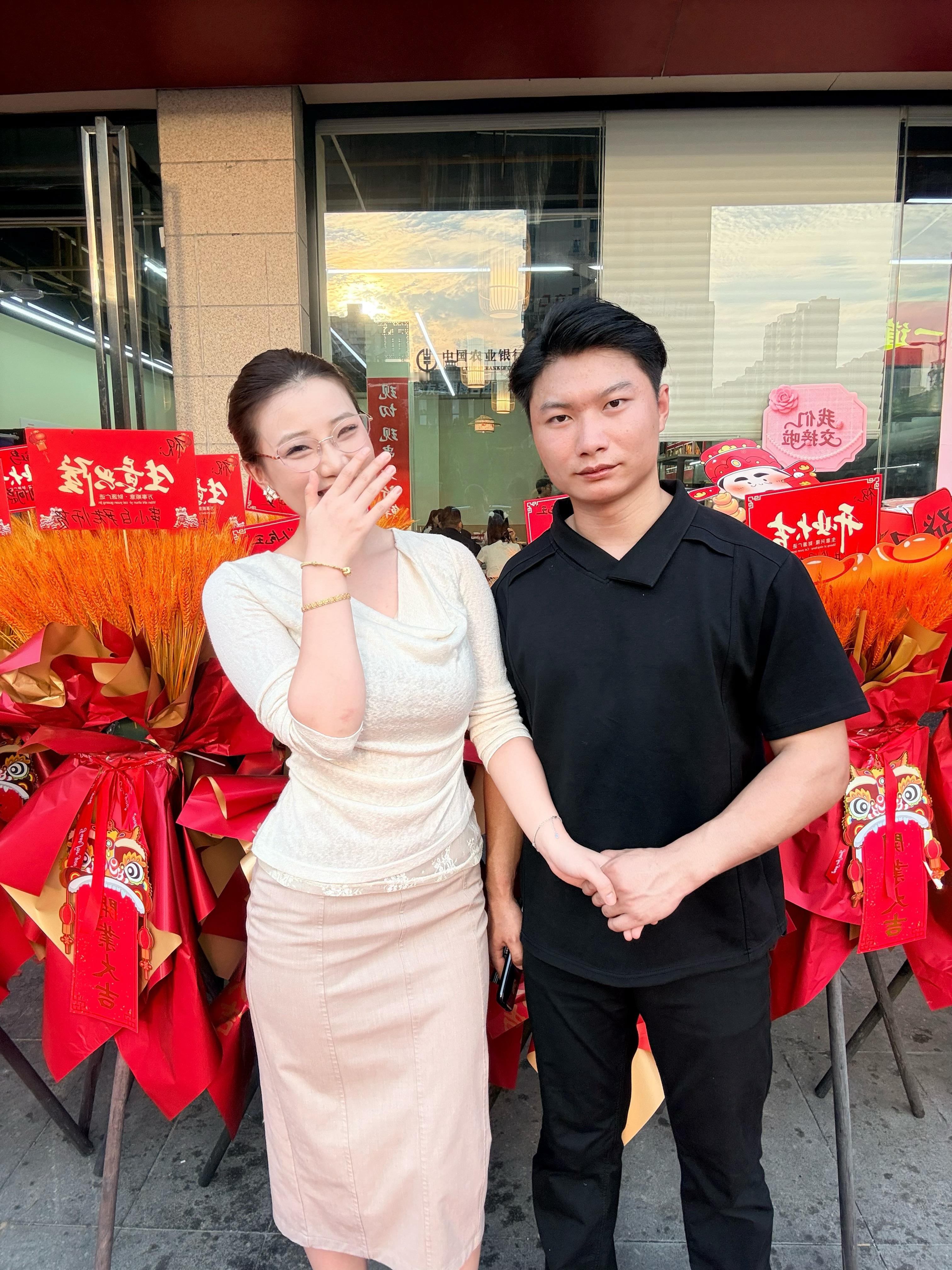 也是跟衡阳大网红合上影了​​​