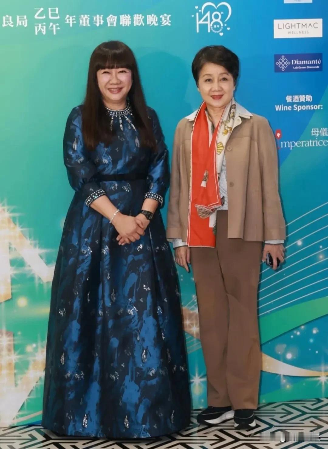 赌王四太梁安琪参加慈善联欢晚宴，66岁的她，生图看着好年轻，果然有钱人会保养啊！