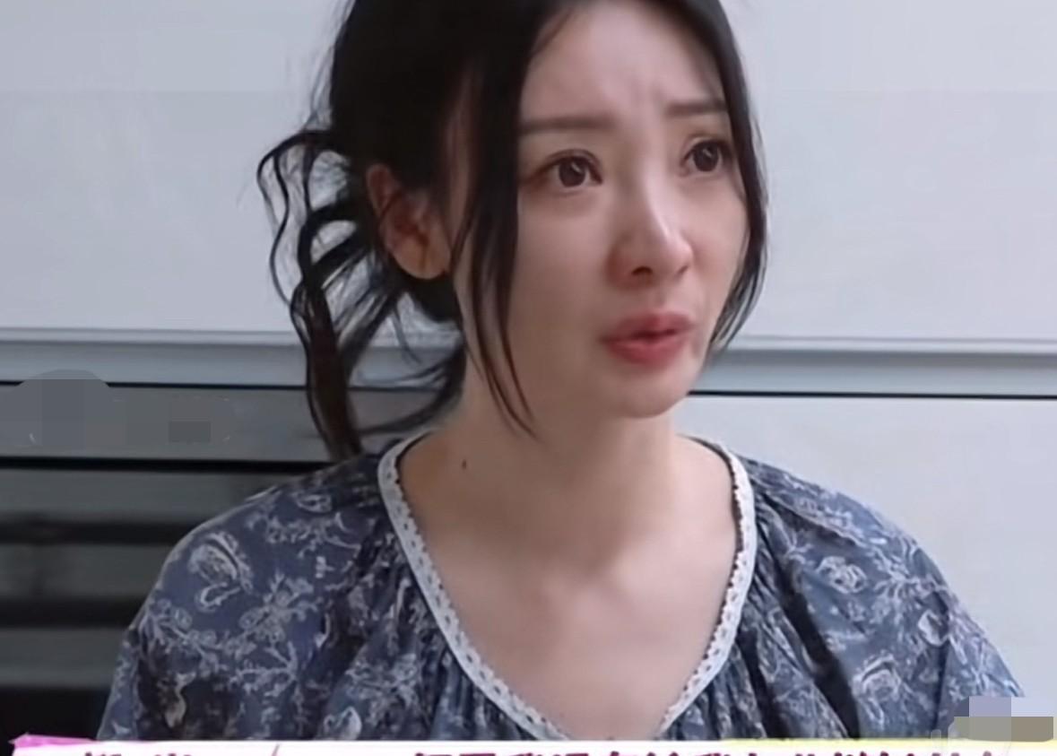 演员柳岩说：“当时我带着我们全家出去旅游的时候，我爸爸背着一个小包默默的走在后面
