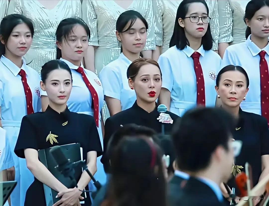 可以算是三代同堂了，但看起来就像同辈[捂脸哭]太年轻了…