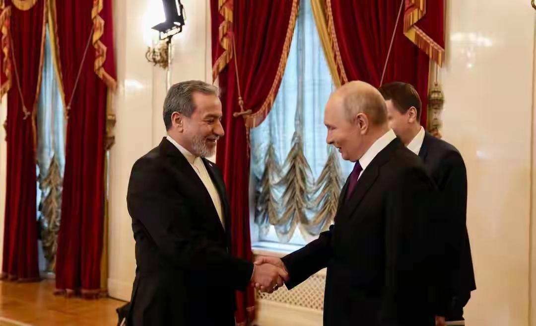 剑拔弩张！伊朗要掀桌子？外长访俄归来，军方气氛骤变，决战要来了？中东彻底炸