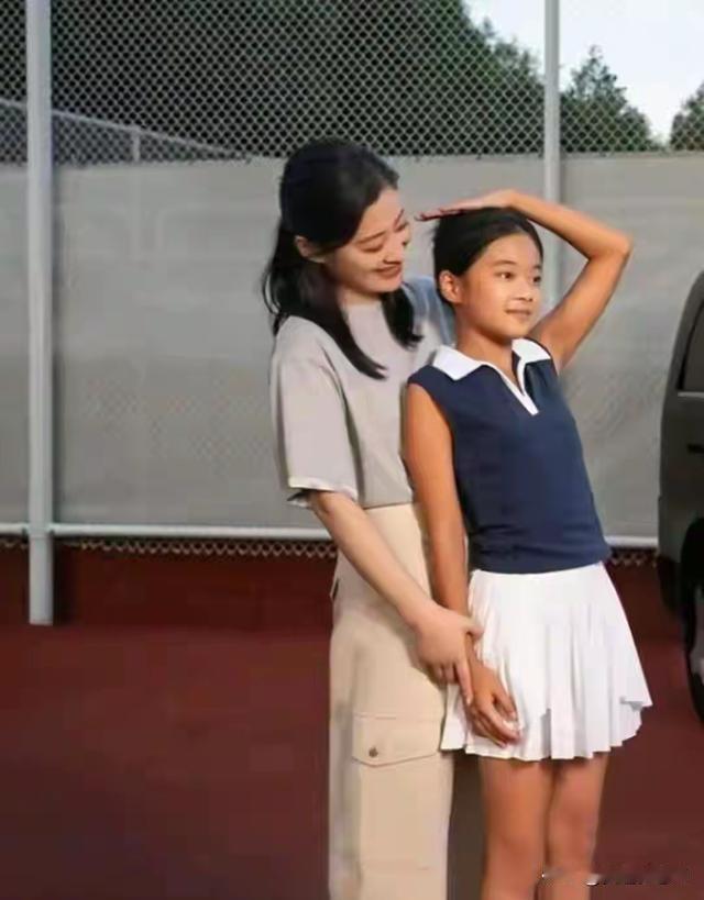 简直就是缩小版妈妈👍