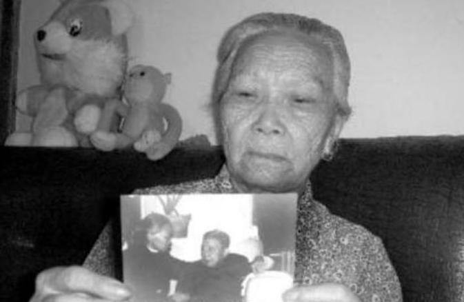 1987年一大学老师看到烈士悼文后，致信副总理：我母亲是您女儿.1987年，大学