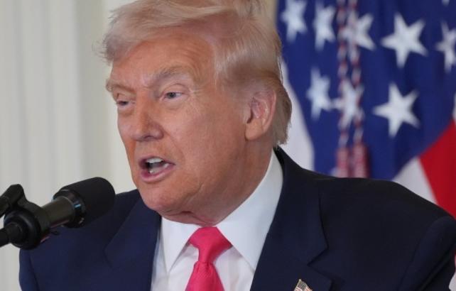 美国官员放话，谁挡着对台军售就动手。消息一出，军工股直接起飞，洛克希德·马丁一