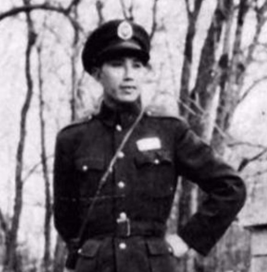 1948年，陈谢兵团司令陈赓率部决战淮海，国民党第7兵团司令黄百韬兵败自杀。谁也