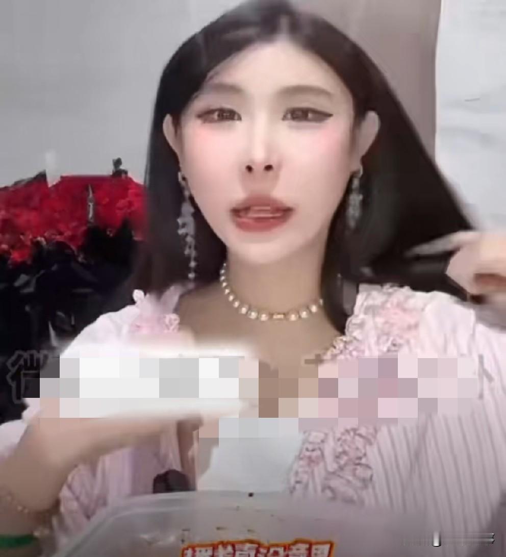 猫妹妹被“割”遭巨额罚款心态崩溃，落泪宣布退网！