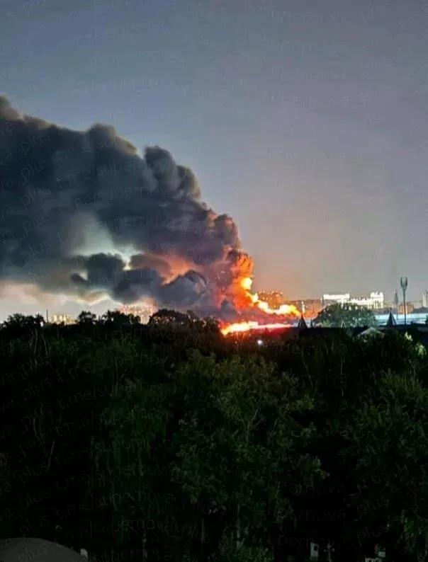 美国特使刚离莫斯科梁赞炼油厂就被炸了欧洲新闻网报道，当地时间6日，俄罗斯媒体