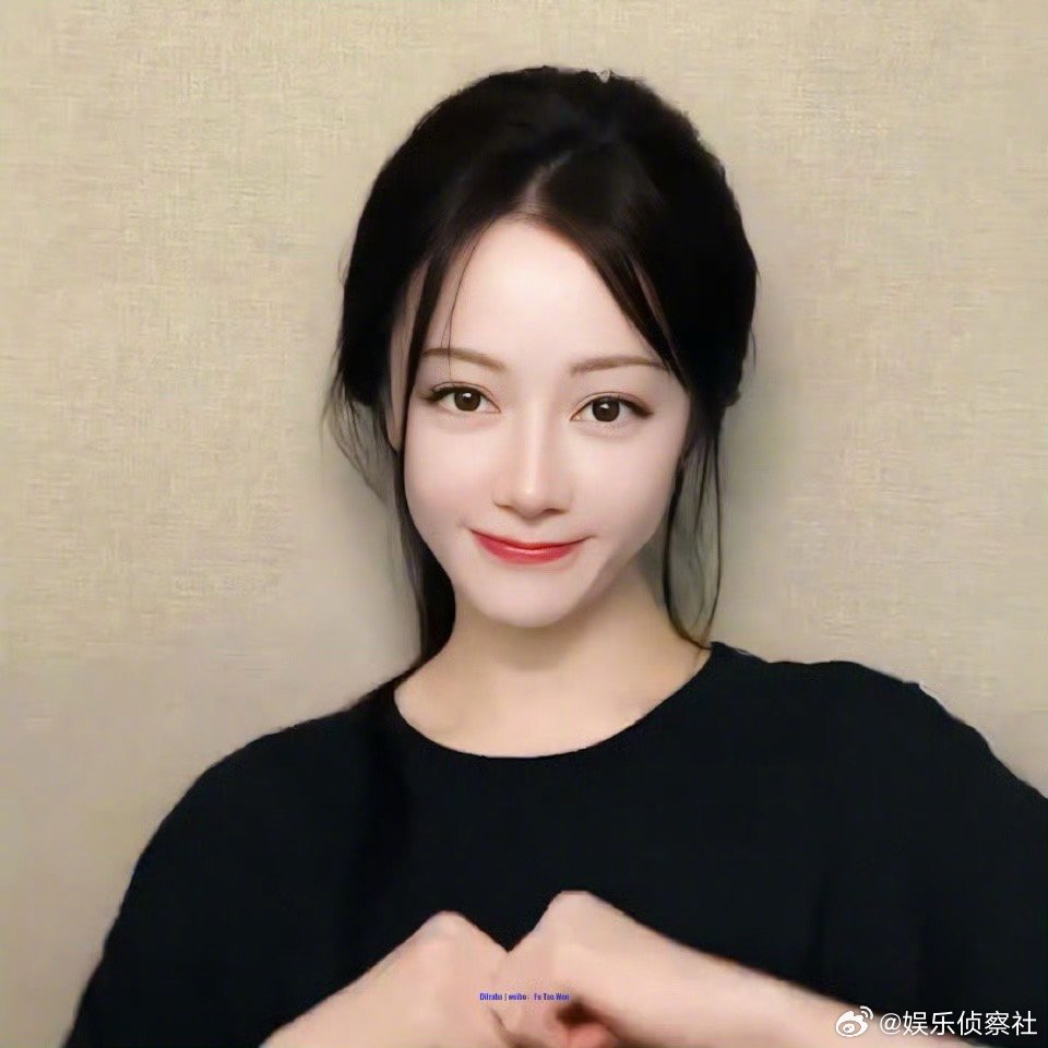 迪丽热巴更新手势舞哇哦🎉好可爱的巴巴，手势舞好流畅啊，不愧是热巴，一整个惊喜到