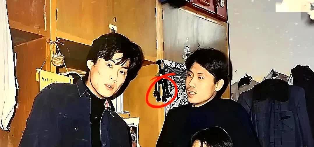 辛柏青和媛媛2006年领证，后因为吵架分开，辛柏青气跑去找李乃文哭诉。李