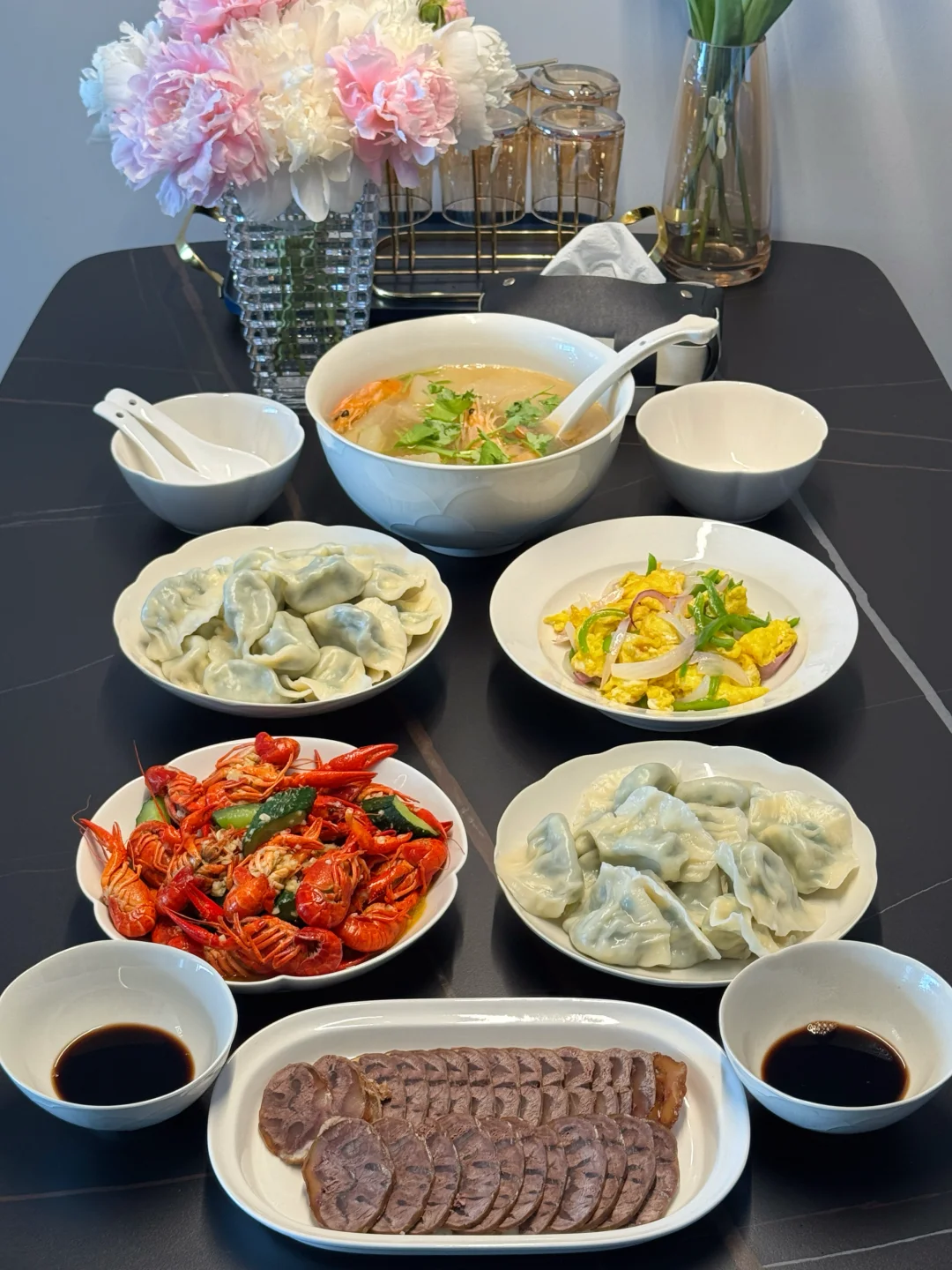 吃热气腾腾的饺子喽🥟