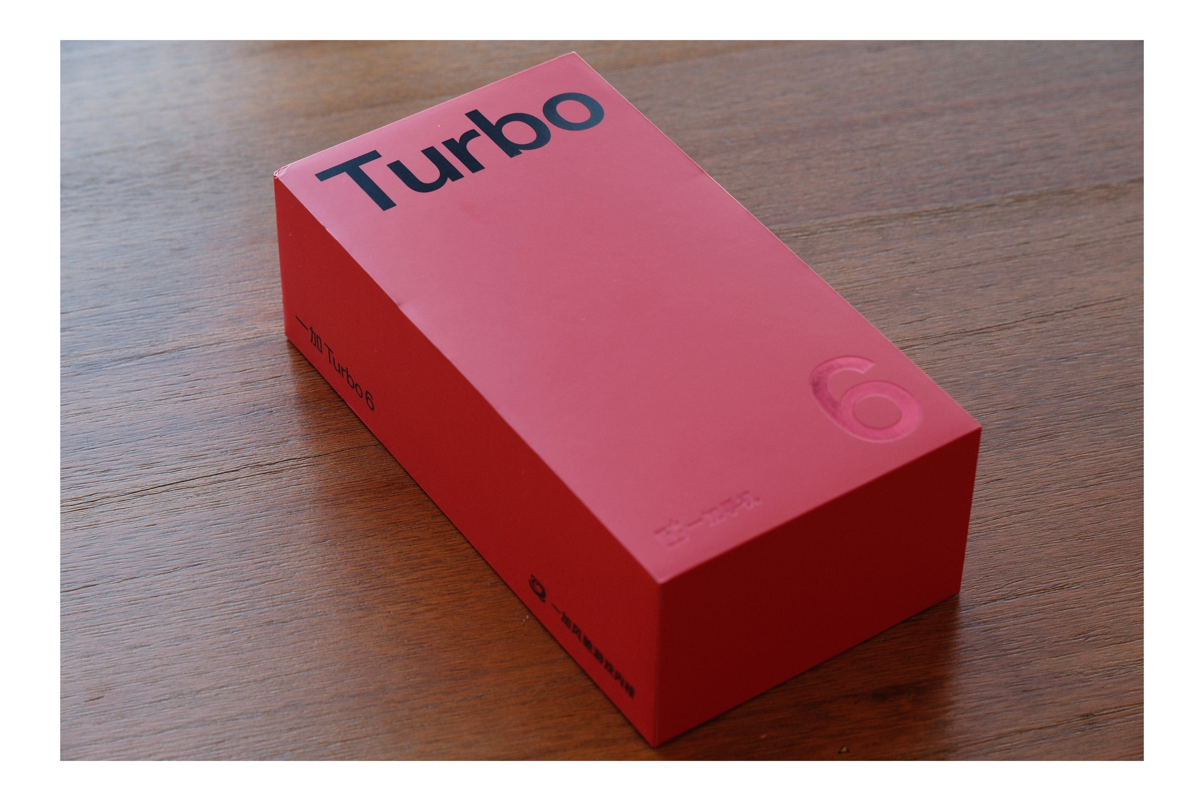 一加Turbo6真机实拍，依旧很有电竞感。这外观，请用一个字评价？