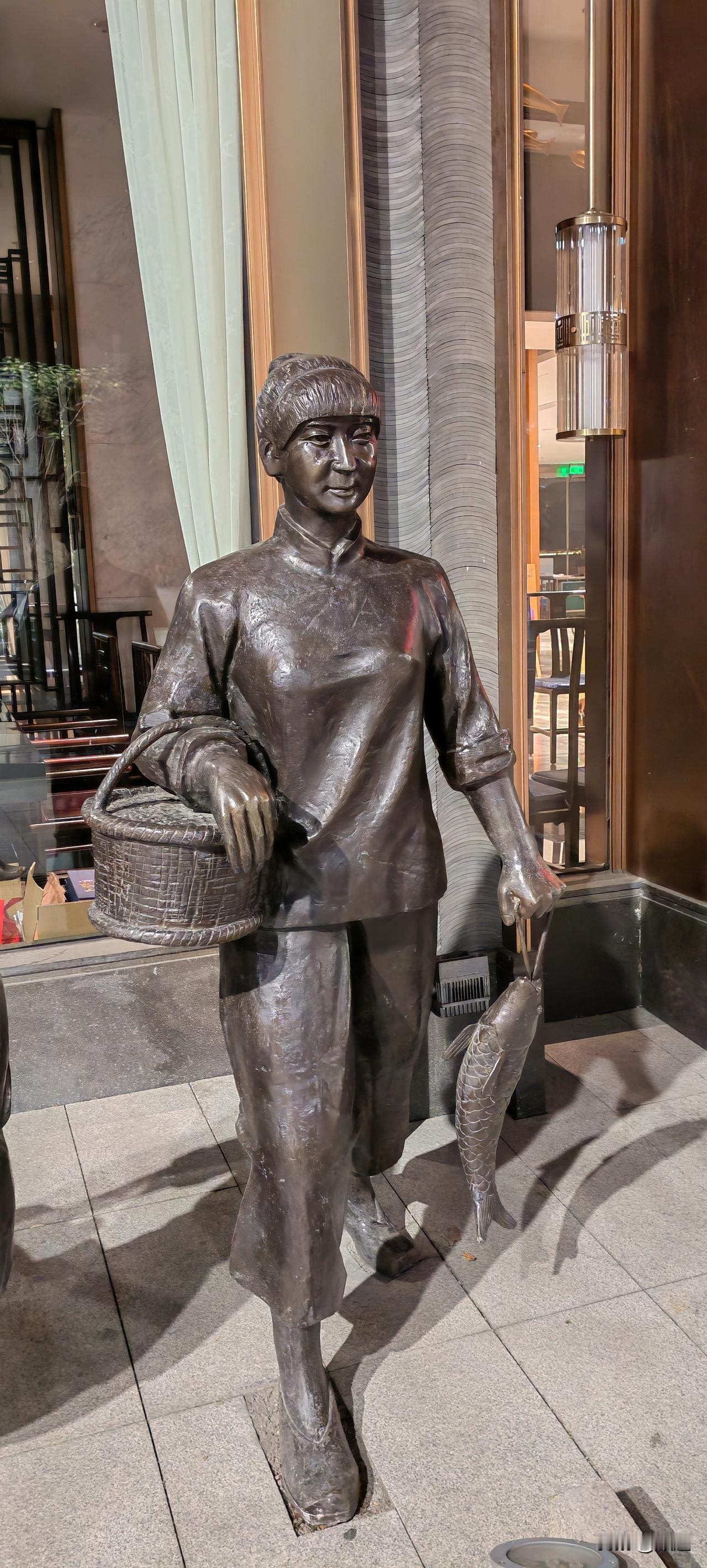 今晚跑步跑的我挺上火，刚开始跑时，就感觉浑身发沉，还气喘，浑身还痒。这都没什么