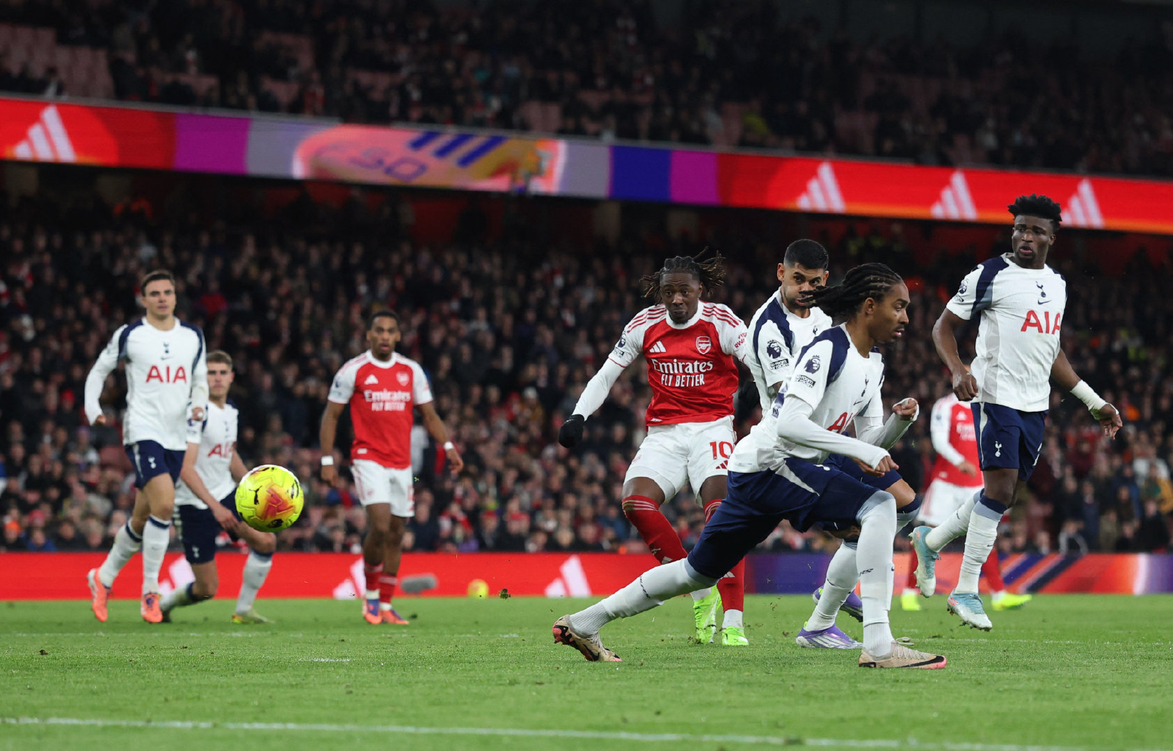 阿尔特塔谈埃泽主宰了这场比赛：“事出必有因。国家队比赛日后，他有两天的休息时间，