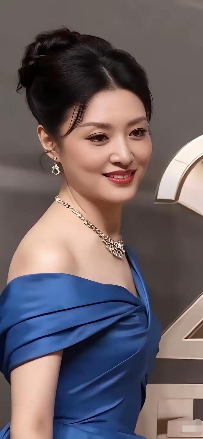 奇怪了，现在发现周涛真的不一般，但从她的嘴上你能发现她非同一般的妩媚。没错，